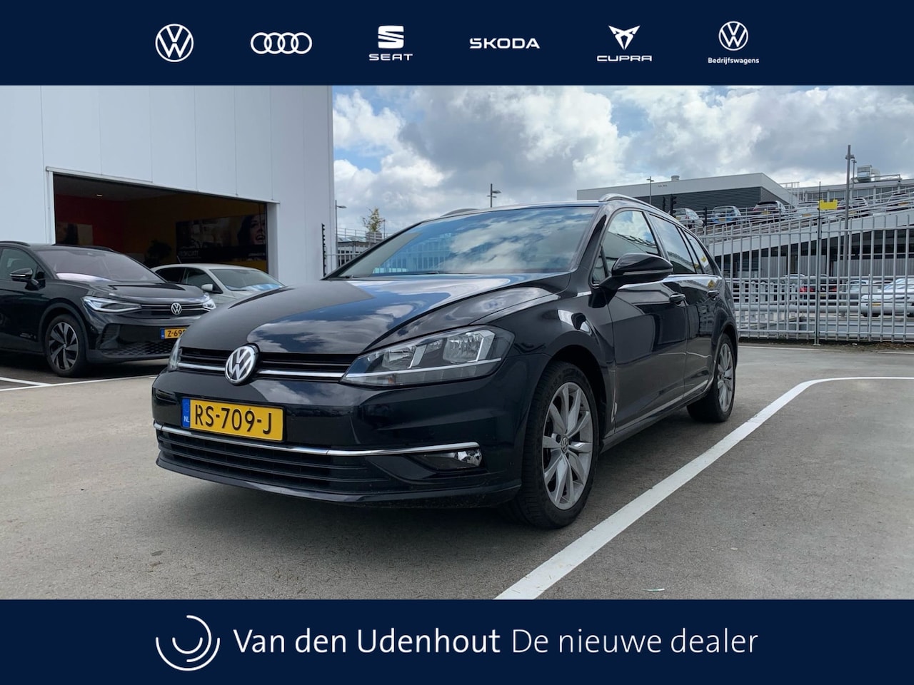 Volkswagen Golf Variant - 1.0 TSI Highline Executive | Navi | Trekhaak | Privacy Glass Nieuw binnen, foto's volgen - AutoWereld.nl