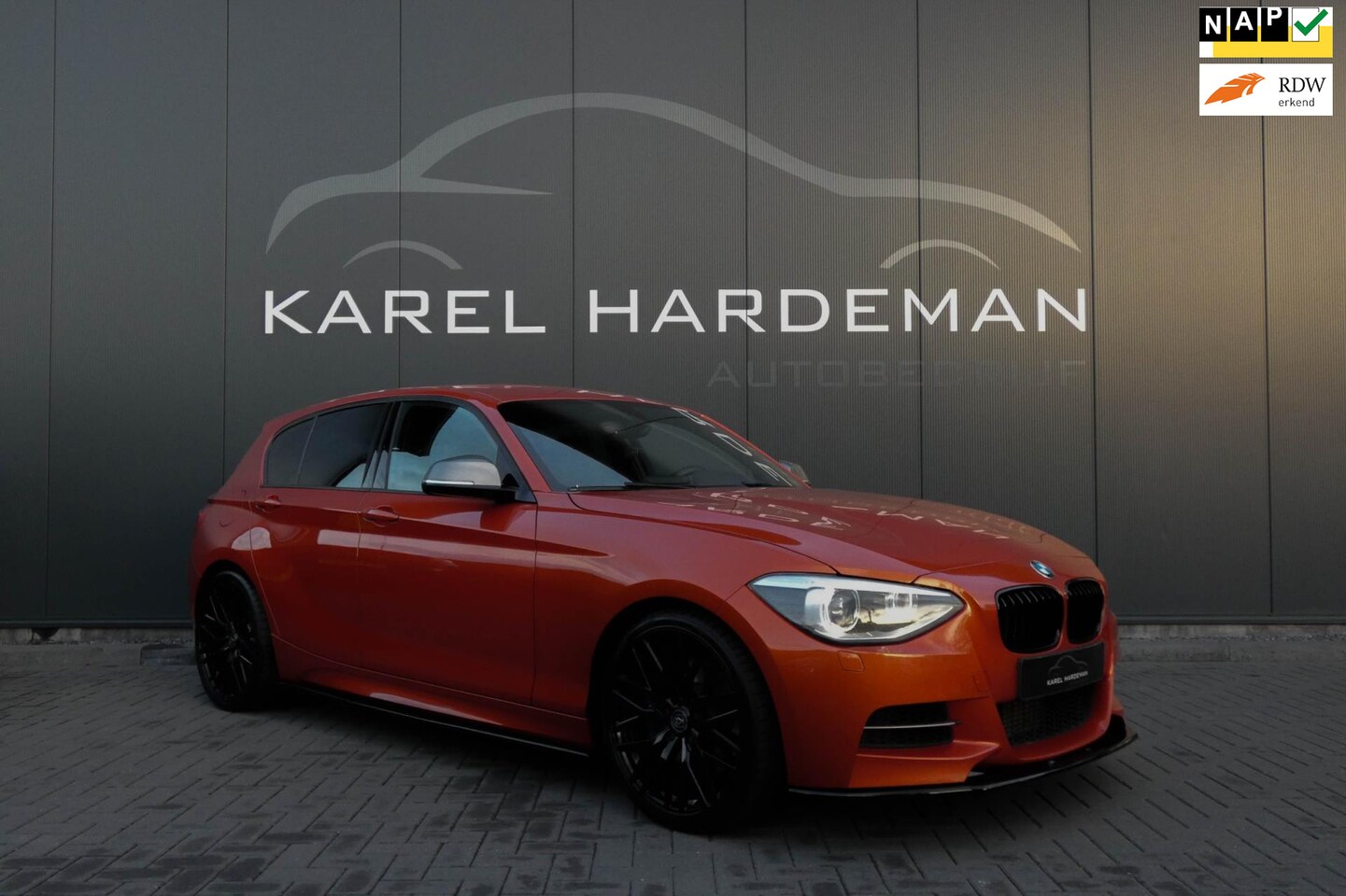 BMW 1-serie - M135i xDrive High Executive | M-PAKKET | APPLE CARPLAY | LEDER | STOELVERWARMING - AutoWereld.nl