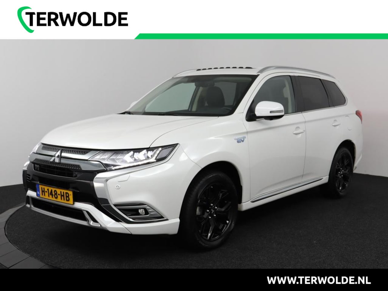 Mitsubishi Outlander - 2.4 PHEV Intense+ |Trekhaak | Schuifdak | Camera | Leder / Alcantara | - AutoWereld.nl