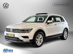 Volkswagen Tiguan - 1.4 TSI 150pk Connected Series / Panoramadak / Parkeersensoren voor en achter / Navigaties