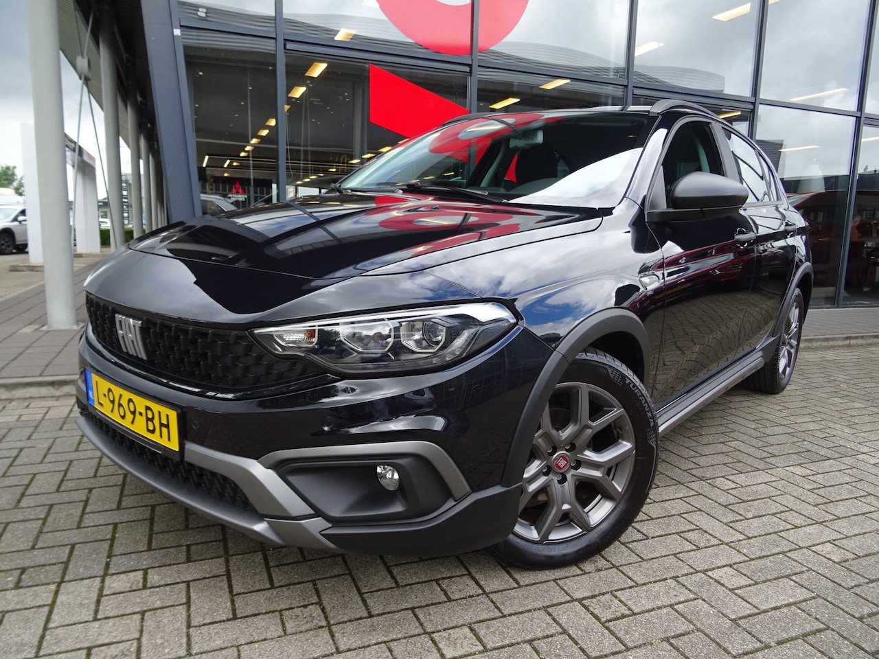 Fiat Tipo Cross - 1.0 City Cross 100PK  /  ACHTERUITRIJCAMERA  /  DAB  /  PARKEERSENSOREN VOOR EN ACHTER - AutoWereld.nl