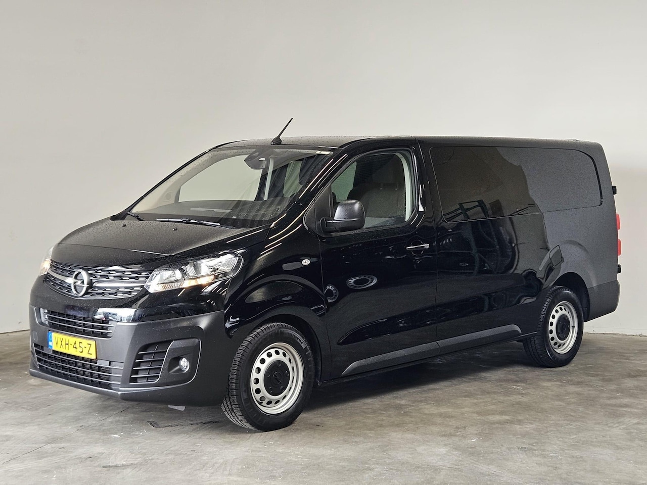 Opel Vivaro - L3H1 Edition Dubbele Cabine 144PK Automaat Airco Navigatie Bluetooth - AutoWereld.nl