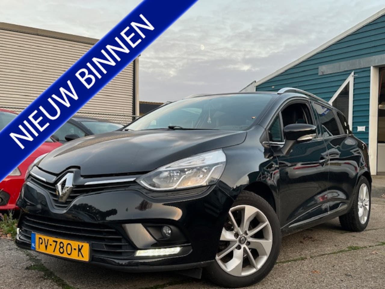 Renault Clio Estate - 0.9 TCe Limited | Airco | LMV | Navi | Trekhaak - AutoWereld.nl