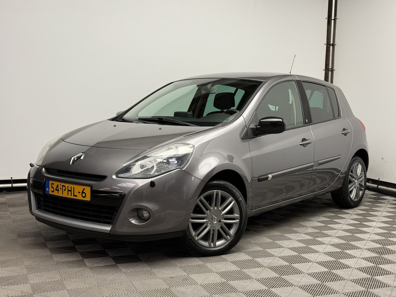 Renault Clio - 1.2 TCe 20th Anniversary 5-drs Navi LM16" NL Auto - AutoWereld.nl