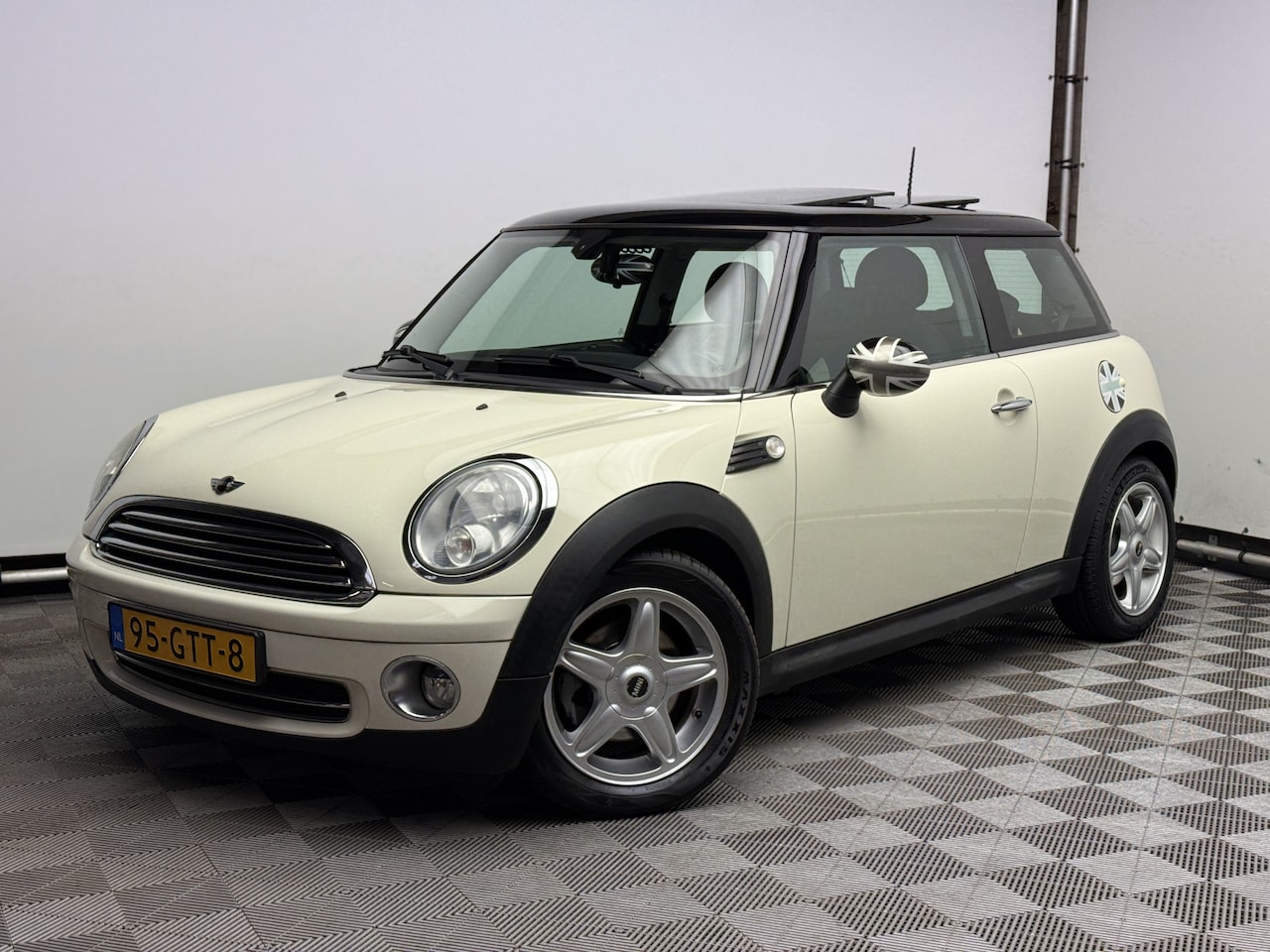 MINI Cooper - Mini 1.6 Chili ECC Pano PDC NL Auto - AutoWereld.nl