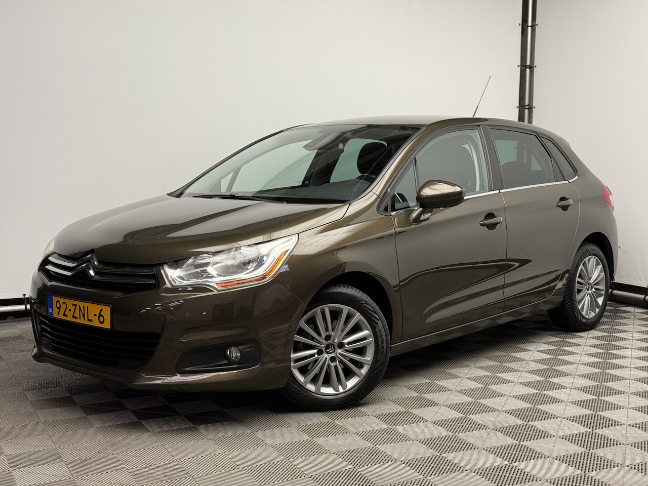 Citroën C4 - 1.6 VTi Collection Navi PDC Trekhaak NL Auto - AutoWereld.nl