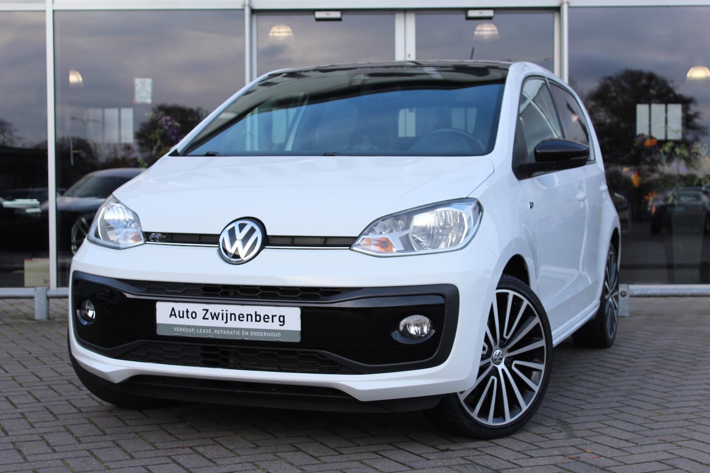 Volkswagen Up! - 1.0 BMT high up! | airco | bluetooth | stoelver | - AutoWereld.nl