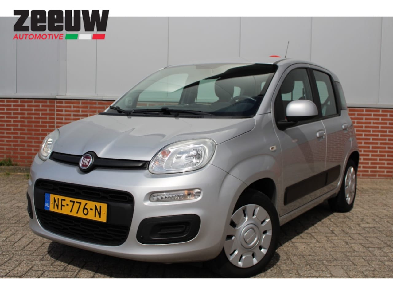 Fiat Panda - 1.2 Lounge 69 PK | Airco | Bluetooth | 4 Cilinder - AutoWereld.nl