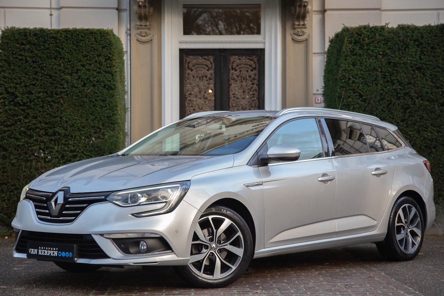 Renault Mégane Estate - 1.2 TCe Bose Trekhaak | R-Link 8,7" | Dealer onderhouden - AutoWereld.nl