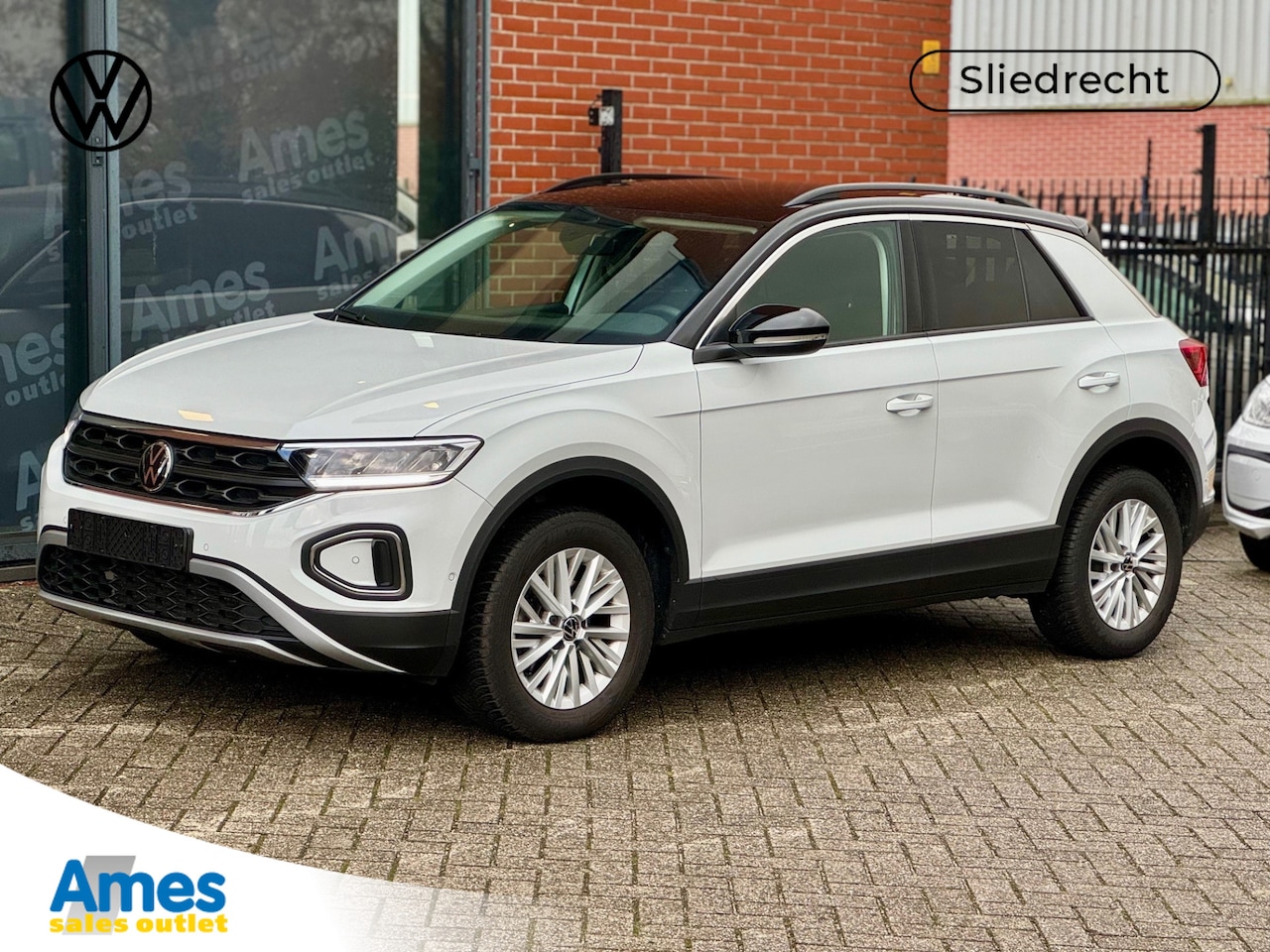 Volkswagen T-Roc - 1.5 TSI 150pk DSG Life | Stoel pakket | Achteruitrijcamera | Stoelverwarming | Climatronic - AutoWereld.nl