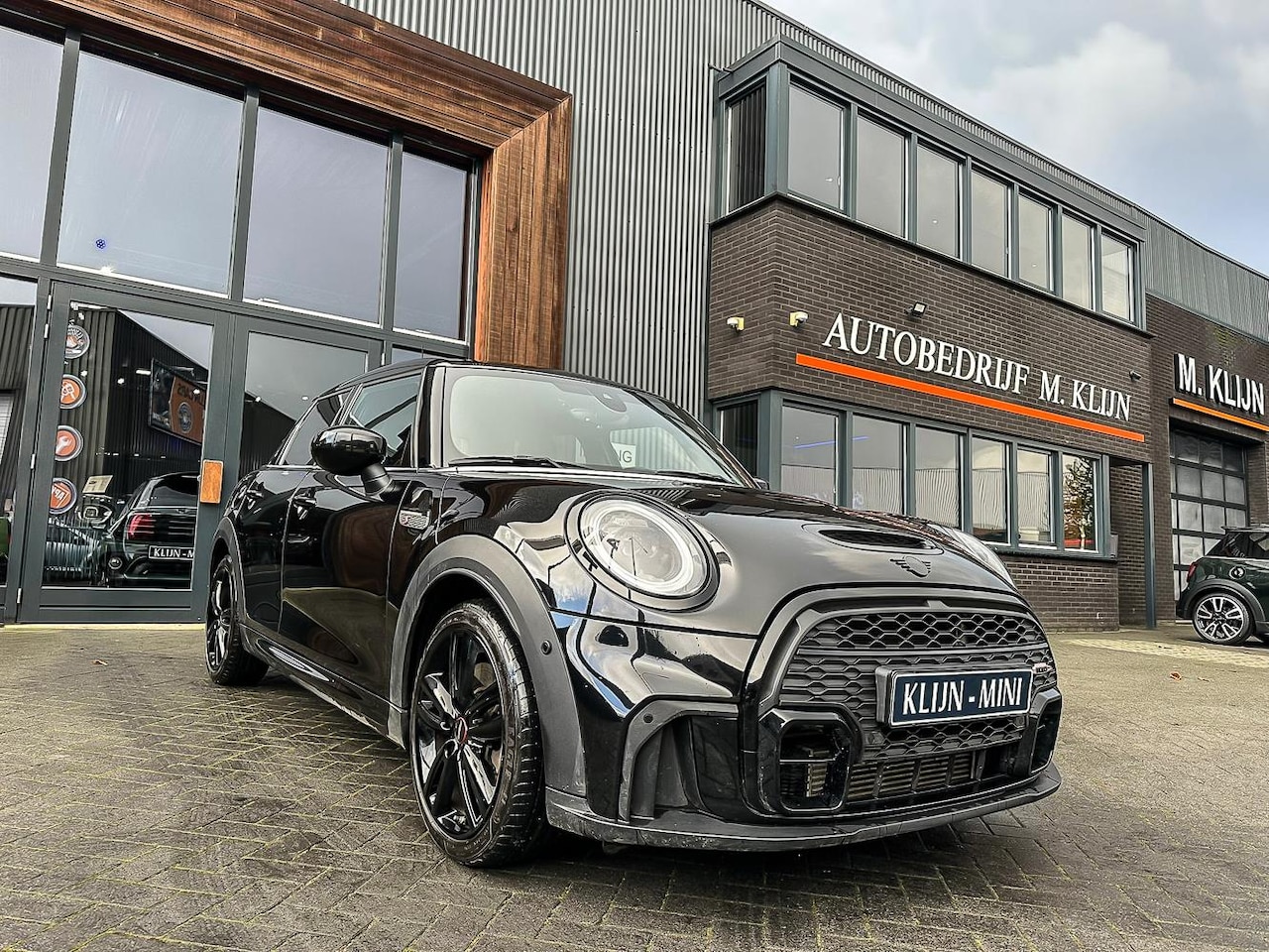 MINI Cooper S - Mini 2.0 John Cooper Works F1 aut 5drs Blackline/Navi/Led/HK/Camera - AutoWereld.nl