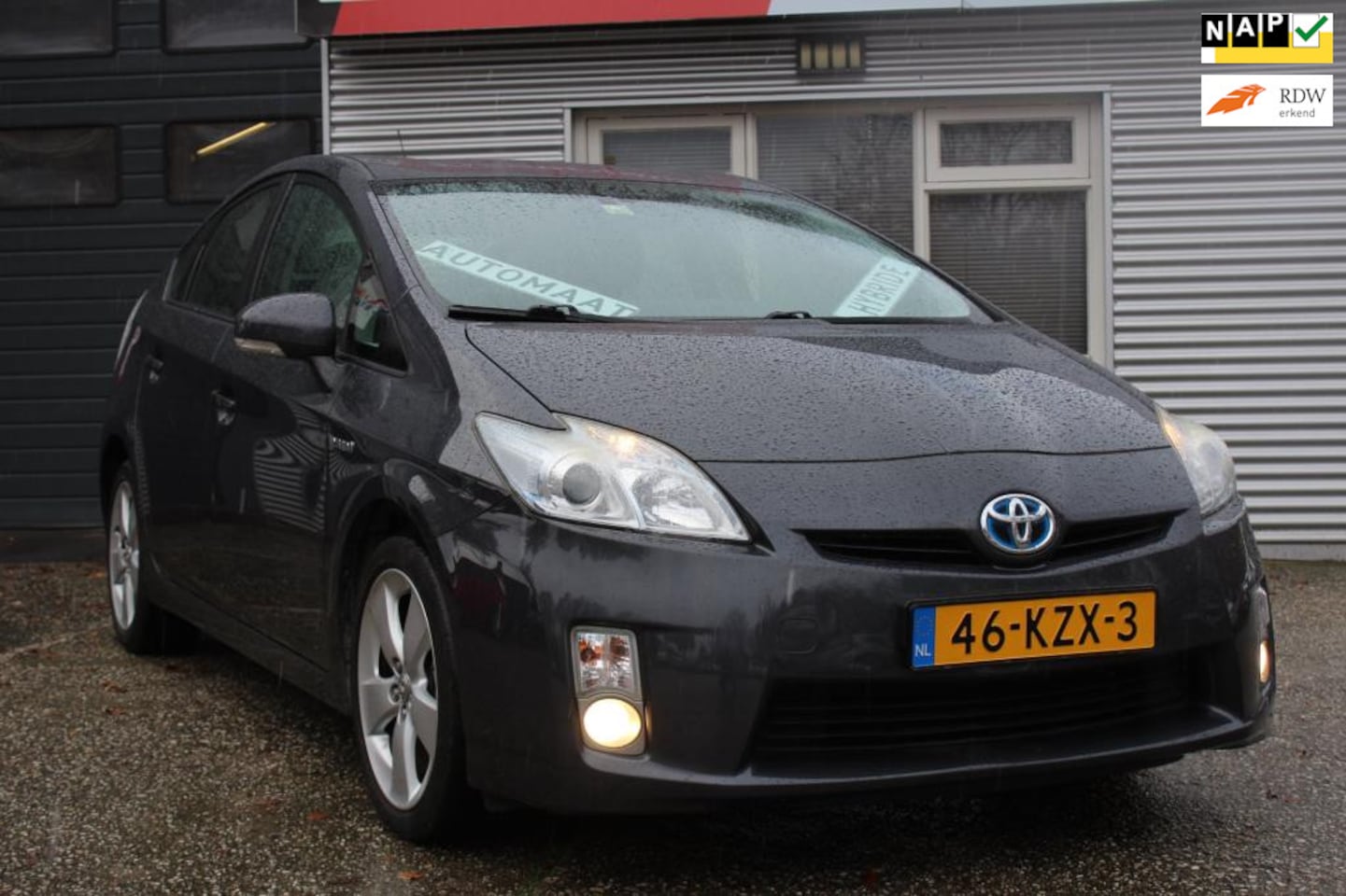 Toyota Prius - 1.8 Aspiration HYBRIDE, climate-control, cruise-control, navigatie, trekhaak, nette zuinig - AutoWereld.nl