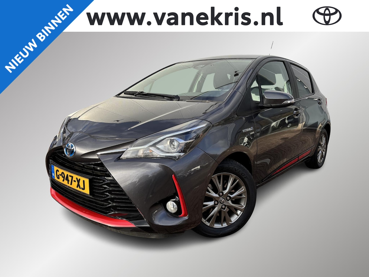 Toyota Yaris - 1.5 Hybrid Dynamic Red Navi, Camera,Safety Sense,Mistlampen,Smart Key - AutoWereld.nl