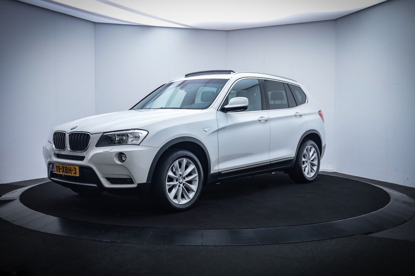 BMW X3 - 20iA High Executive PANO/LEDER/NAVI/XENON/TREKHAAK/PDC V+A/LMV 18'' - AutoWereld.nl