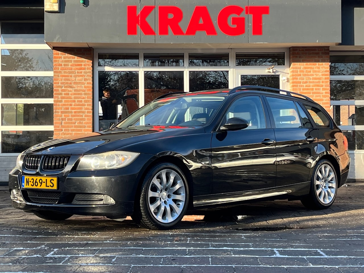 BMW 3-serie Touring - Business Line 318i 143 pk - navi - climate - winterpack - AutoWereld.nl