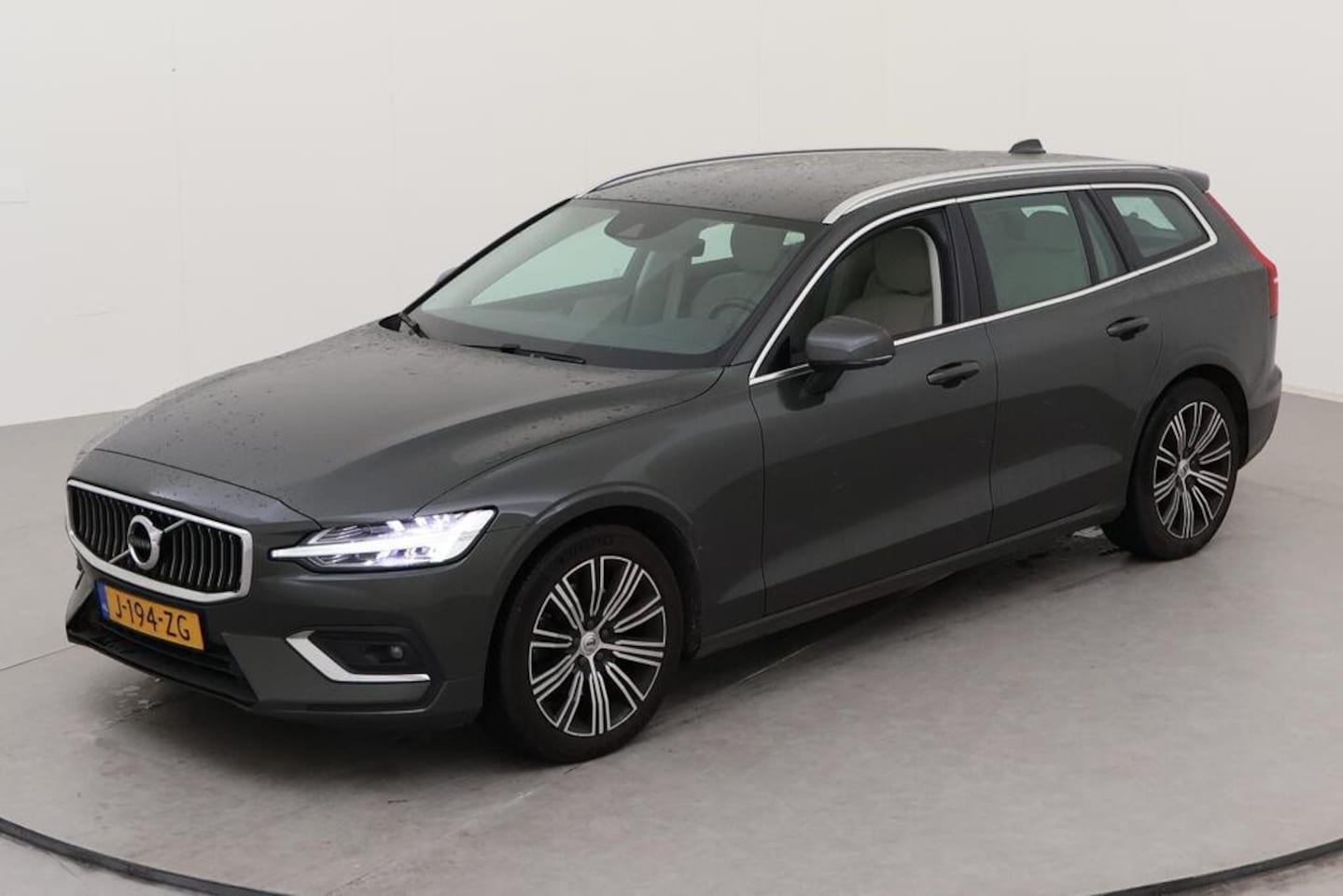 Volvo V60 - 2.0 B3 163PK Inscription LEDER ACC CAM TREKHAAK! - AutoWereld.nl