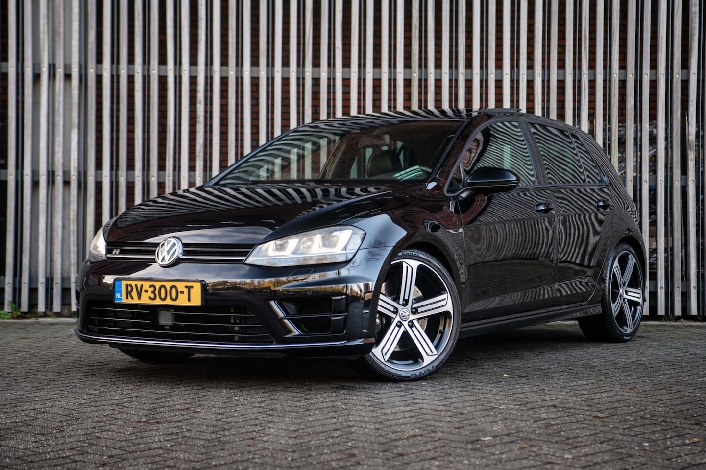 Volkswagen Golf - R 2.0 TSi 301pk 4Motion AUT. 5-DRS |Panorama|ACC|Keyless|Leder|Camera|19''|Xenon|NWE APK+O - AutoWereld.nl