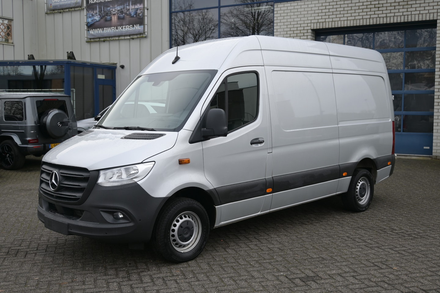 Mercedes-Benz Sprinter - 317 CDI L2H2 RWD MBUX met navigatie 360 graden camera en parkeersensoren, Geveerde stoel, - AutoWereld.nl