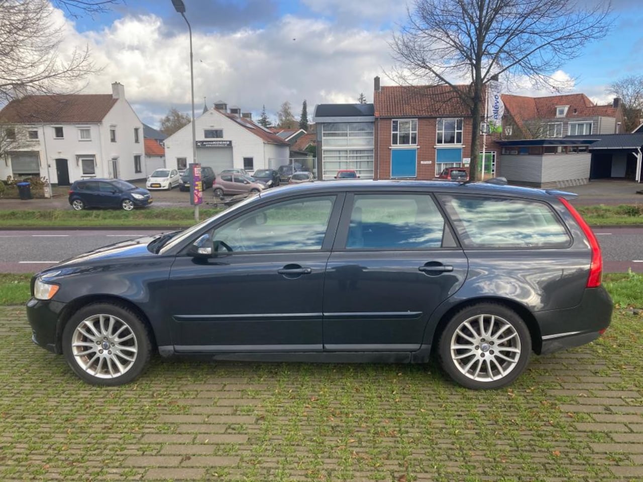 Volvo V50 - 1.6D S/S Sport / 2010 / Dealeronderhouden / Navigatie / Trekhaak. - AutoWereld.nl