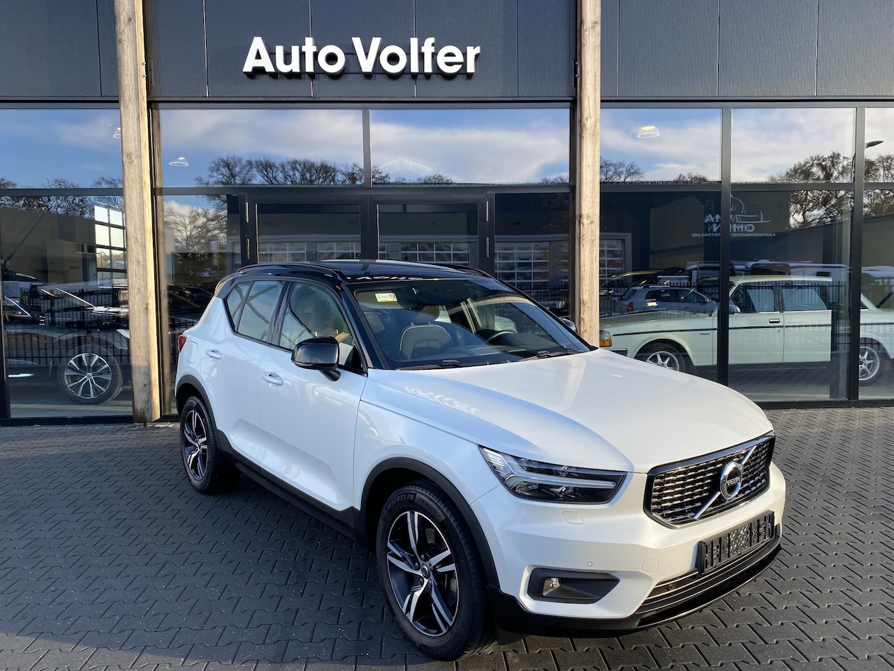 Volvo XC40 - 2.0 T4 R-Design Pano|ACC|CAM|LED - AutoWereld.nl