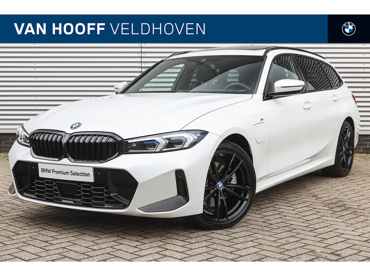 BMW 3-serie Touring - 330e High Executive M Sport Automaat / Panoramadak / Trekhaak / Sportstoelen / Adaptieve L - AutoWereld.nl