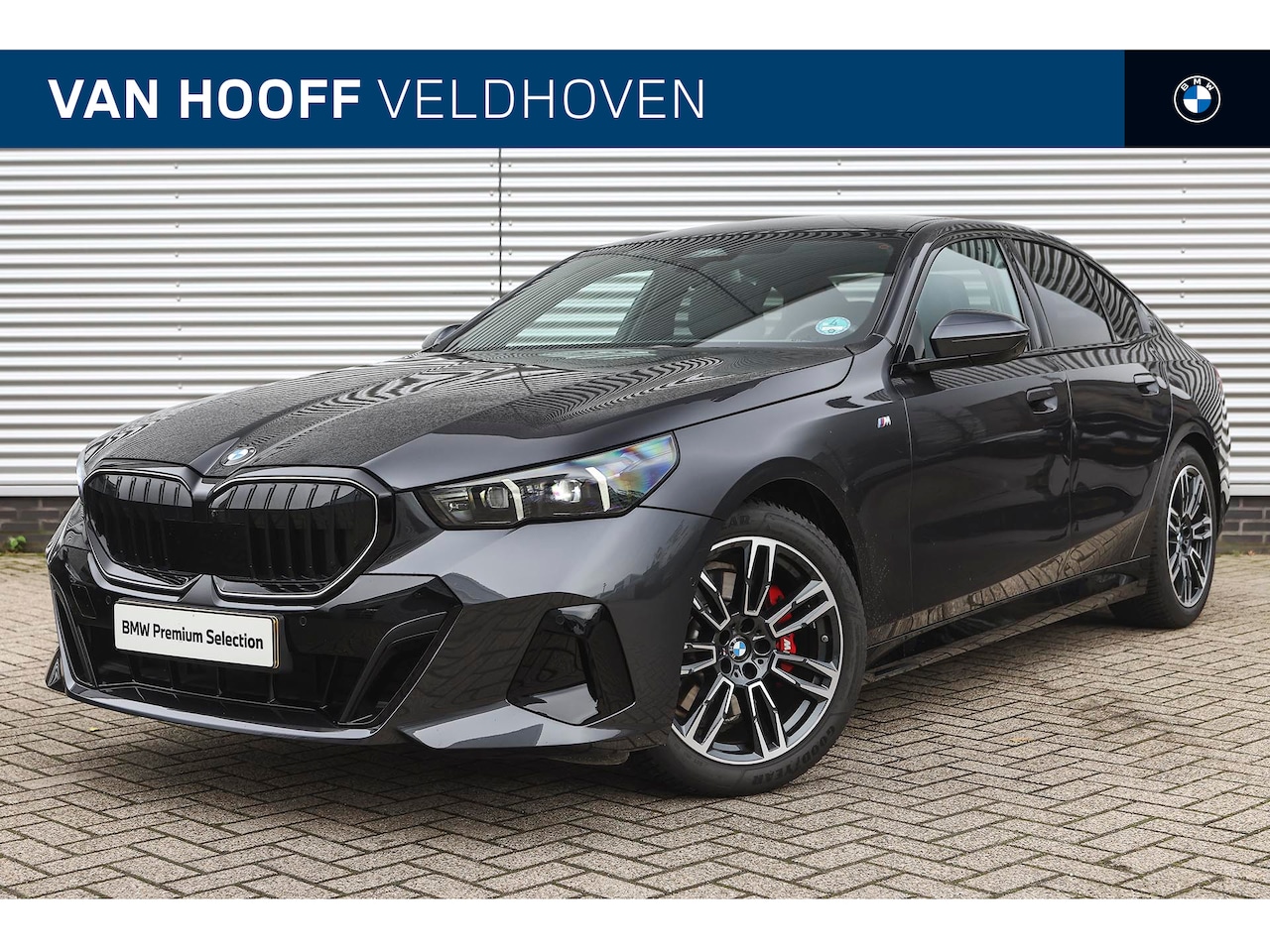 BMW 5-serie - 520i High Executive M Sport Automaat / Panoramadak / Trekhaak / Stoelventilatie / Adaptiev - AutoWereld.nl