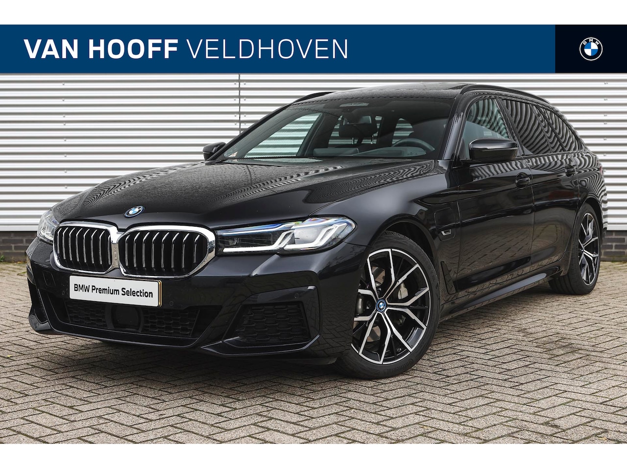 BMW 5-serie Touring - 530e High Executive M Sport Automaat / Panoramadak / Trekhaak / Laserlight / Head-Up / Com - AutoWereld.nl