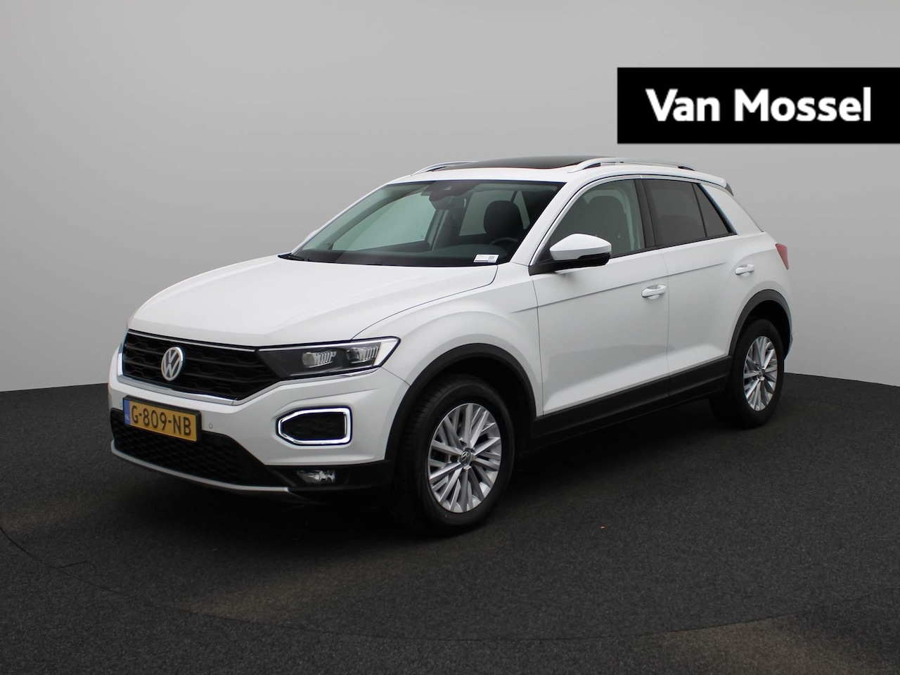 Volkswagen T-Roc - 1.5 TSI Style Business | Navigatie | Panoramisch dak | Elektrische achterklep | Achteruitr - AutoWereld.nl