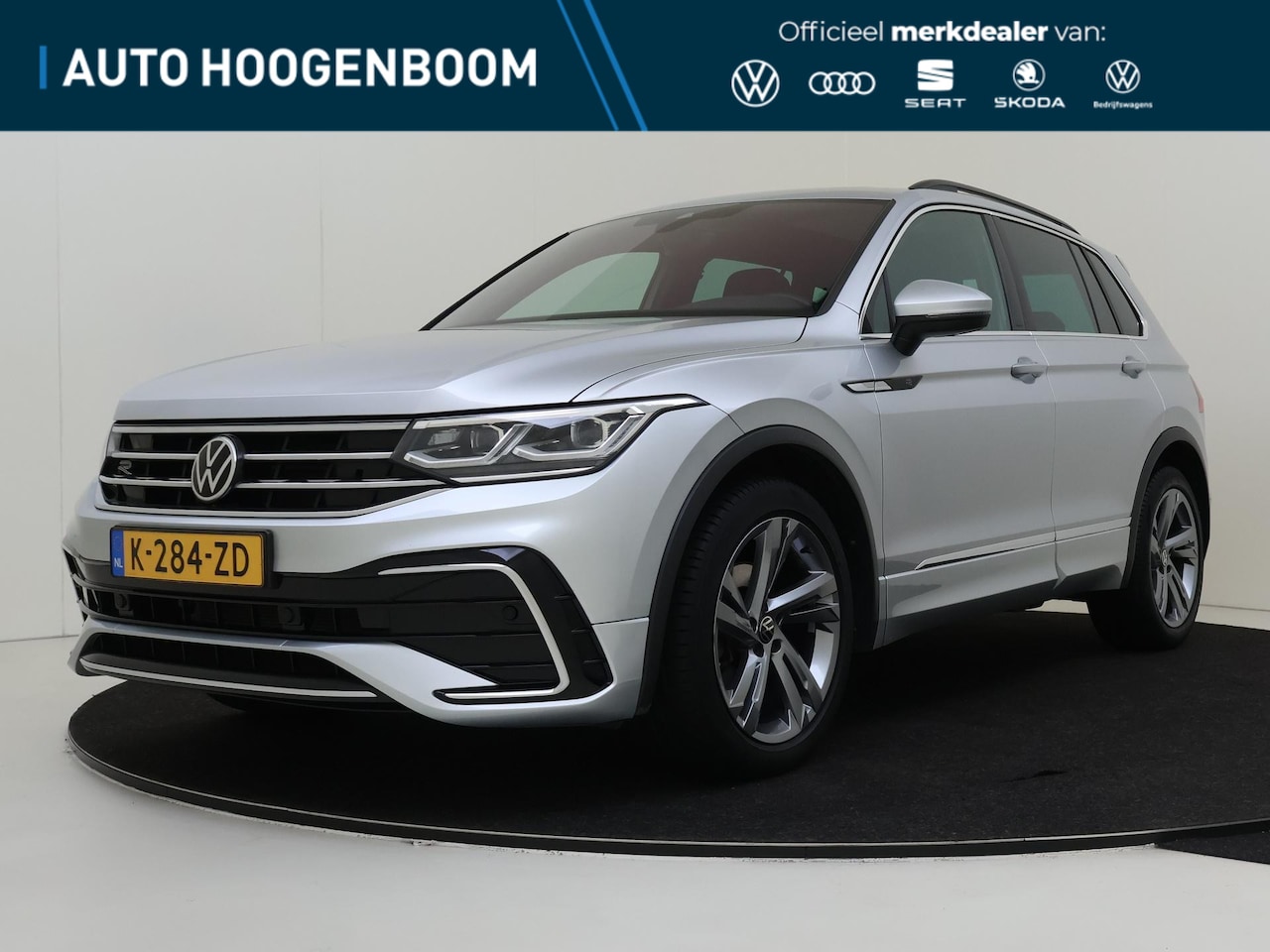 Volkswagen Tiguan - 1.5 TSI R-Line | Panoramadak | Trekhaak | Keyless | LED Plus koplampen | 3-zone airco | Na - AutoWereld.nl