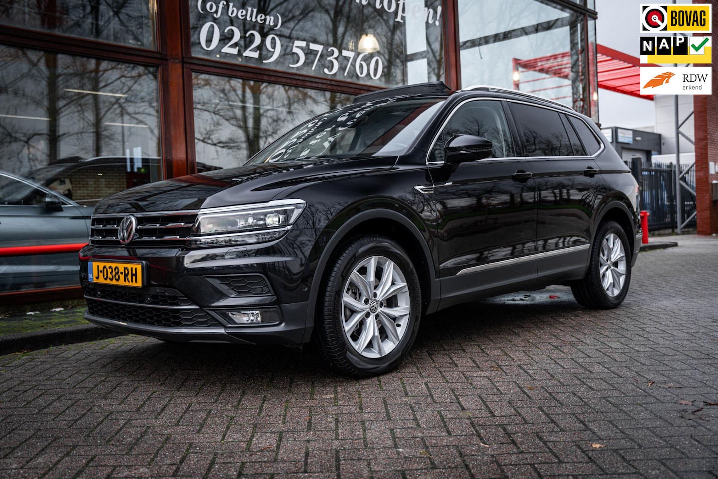 Volkswagen Tiguan Allspace - 1.5 TSI | 7 persoons | Panoramadak | App Connect | Adaptieve cruise control | Parkeer Came - AutoWereld.nl