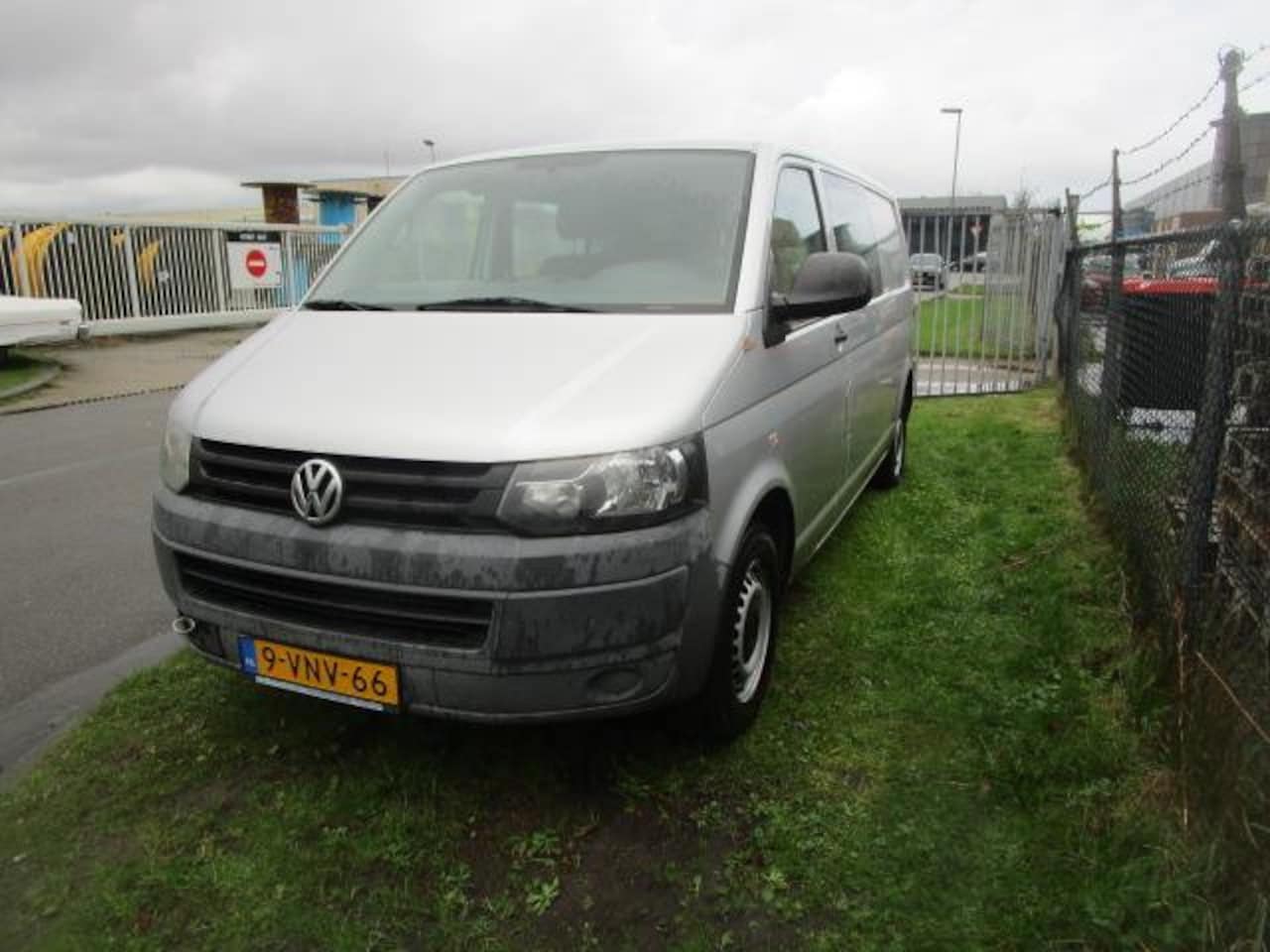 Volkswagen Transporter - 2.0 TDI L2H1 DC Trendline 2.0 TDI L2H1 DC Trendline, Motor defect - AutoWereld.nl