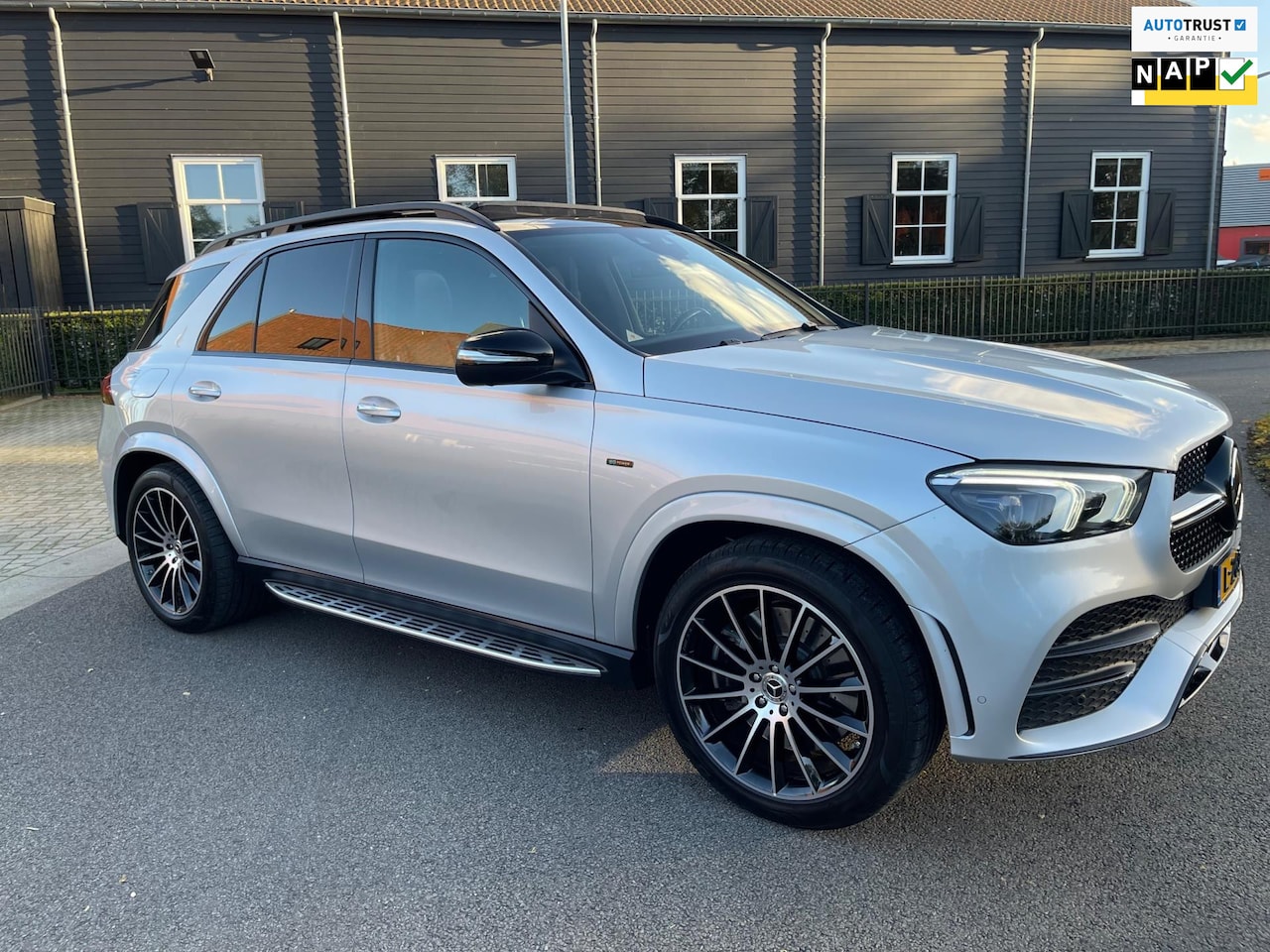 Mercedes-Benz GLE-Klasse - 350 e 4MATIC AMG Night Pakket Burmester Carbon Panoramadak - AutoWereld.nl