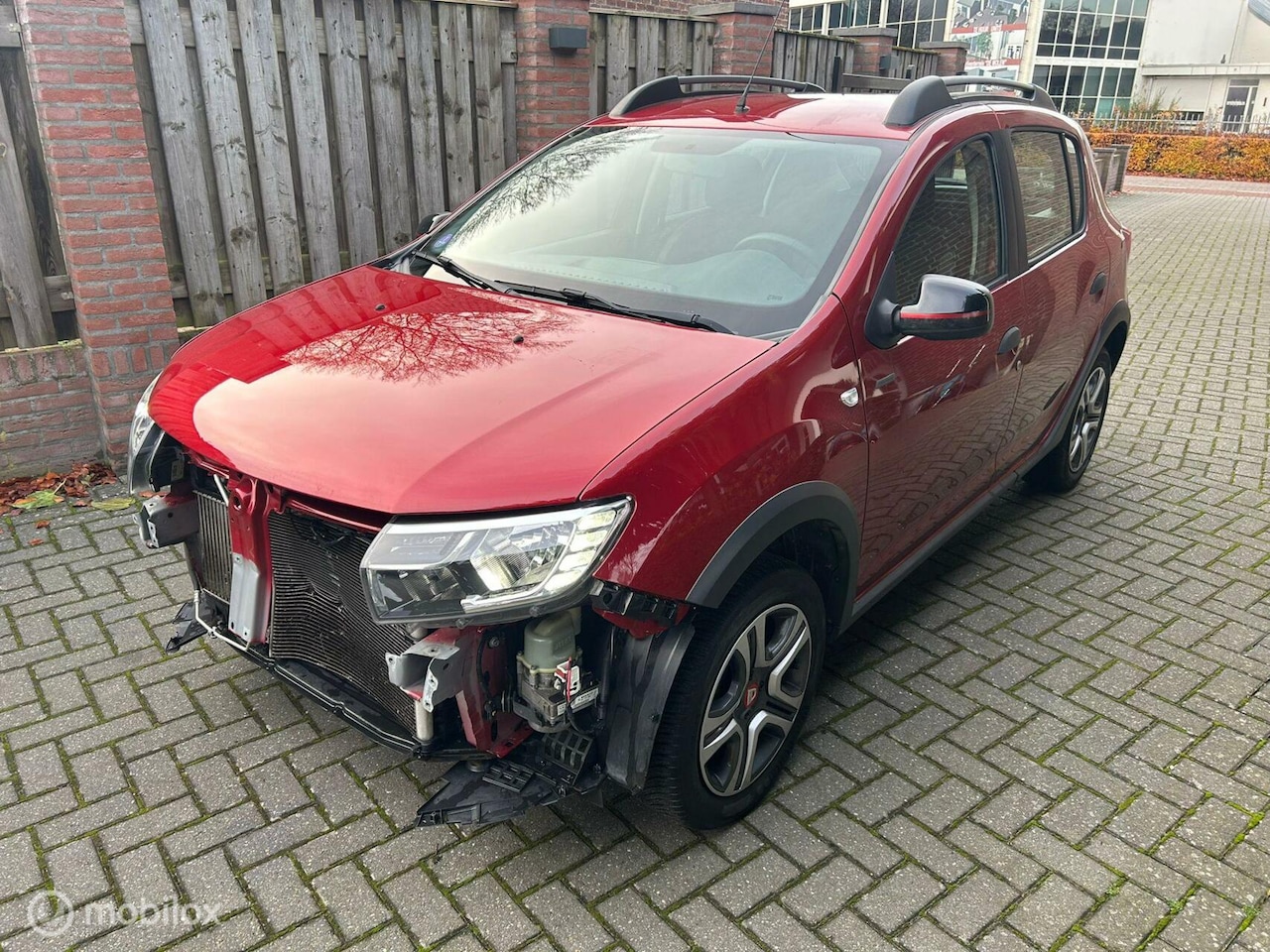 Dacia Sandero Stepway - 0.9 TCe SL met schroefschade - AutoWereld.nl