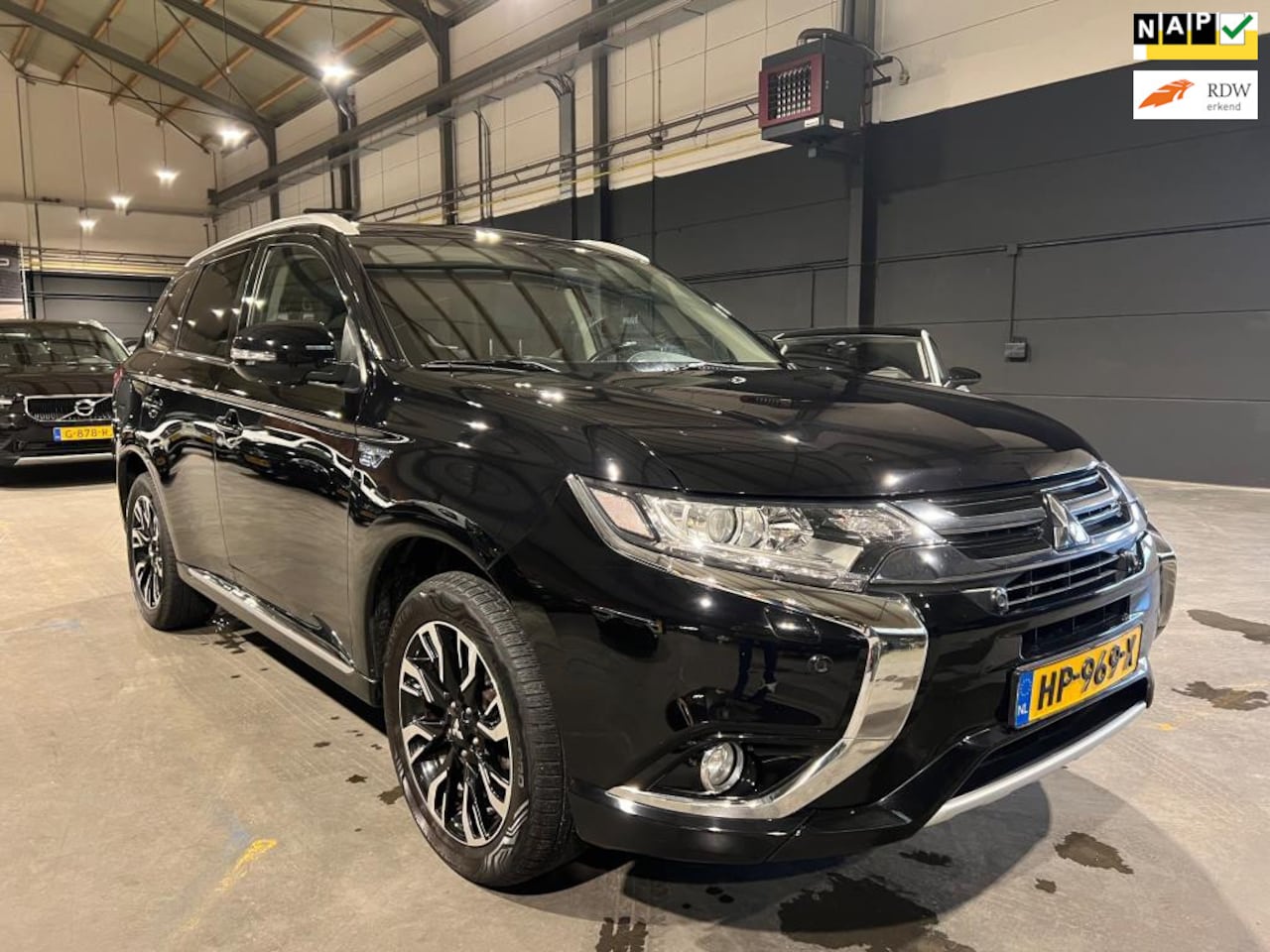 Mitsubishi Outlander - 2.0 PHEV Executive Edition - Clima - Cruise - Navi - Camera - NL Auto - AutoWereld.nl