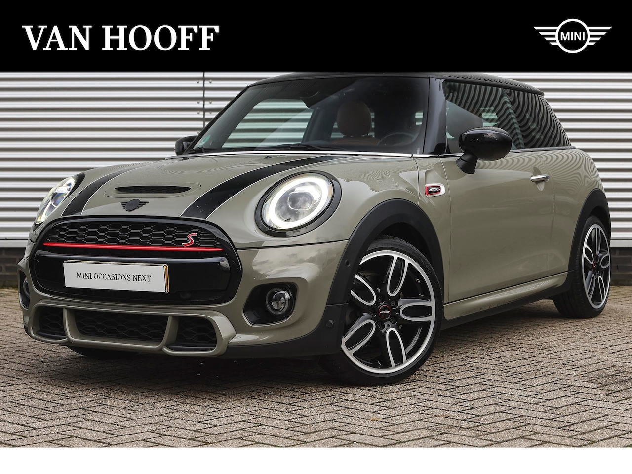 MINI Cooper S - Hatchback Automaat / JCW Trim Pakket / Panoramadak / Comfort Access / LED / Apple CarPlay - AutoWereld.nl