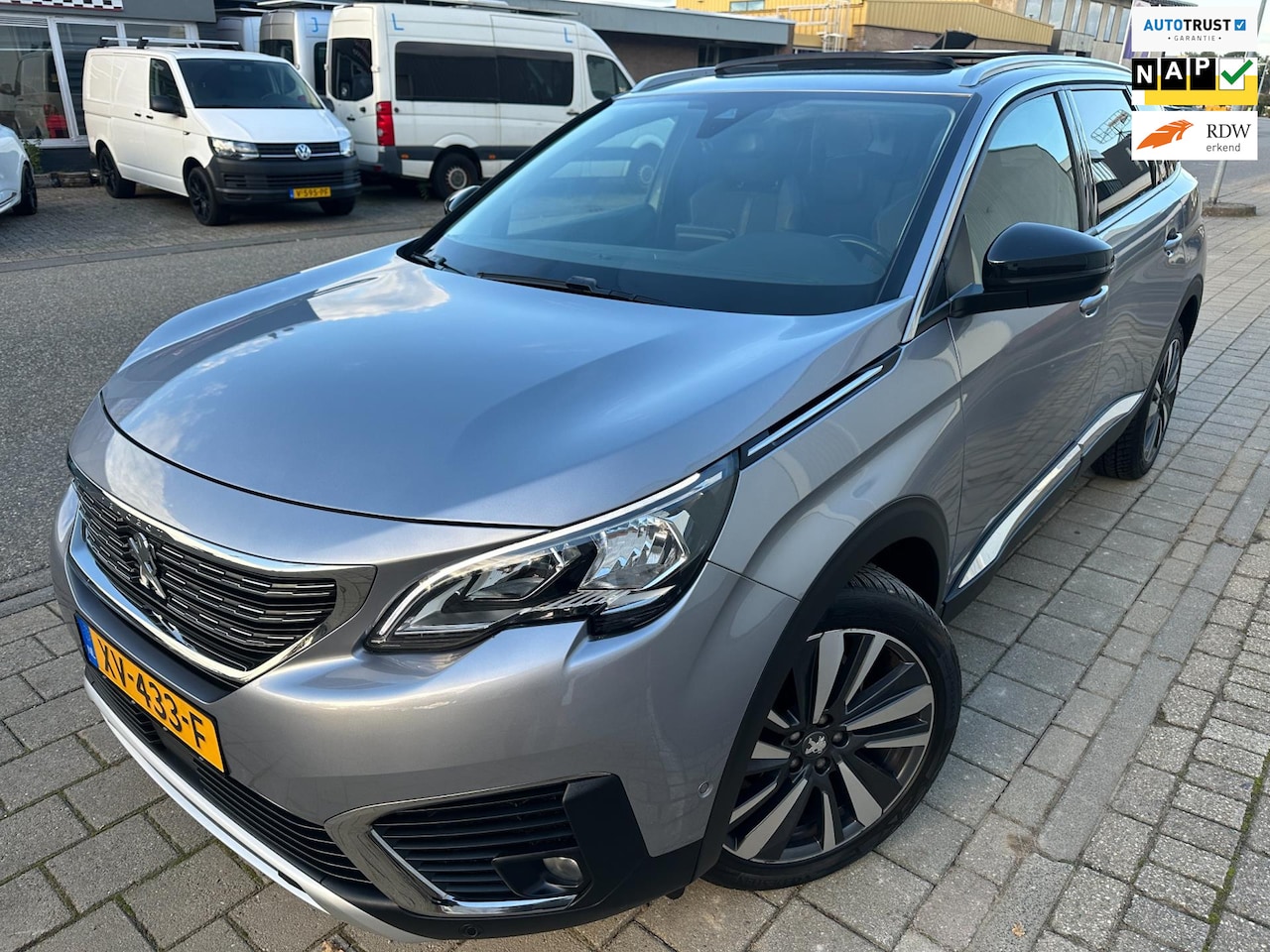 Peugeot 5008 - 1.2 PureTech Allure 2019 131PK AUTOMAAT 6-ZITS PANO VIRTUAL LEER - AutoWereld.nl