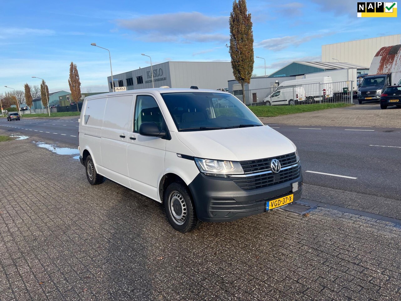 Volkswagen Transporter - 2.0 TDI L2H1 28 Economy Business 2.0 TDI L2H1 28 Economy Business - AutoWereld.nl