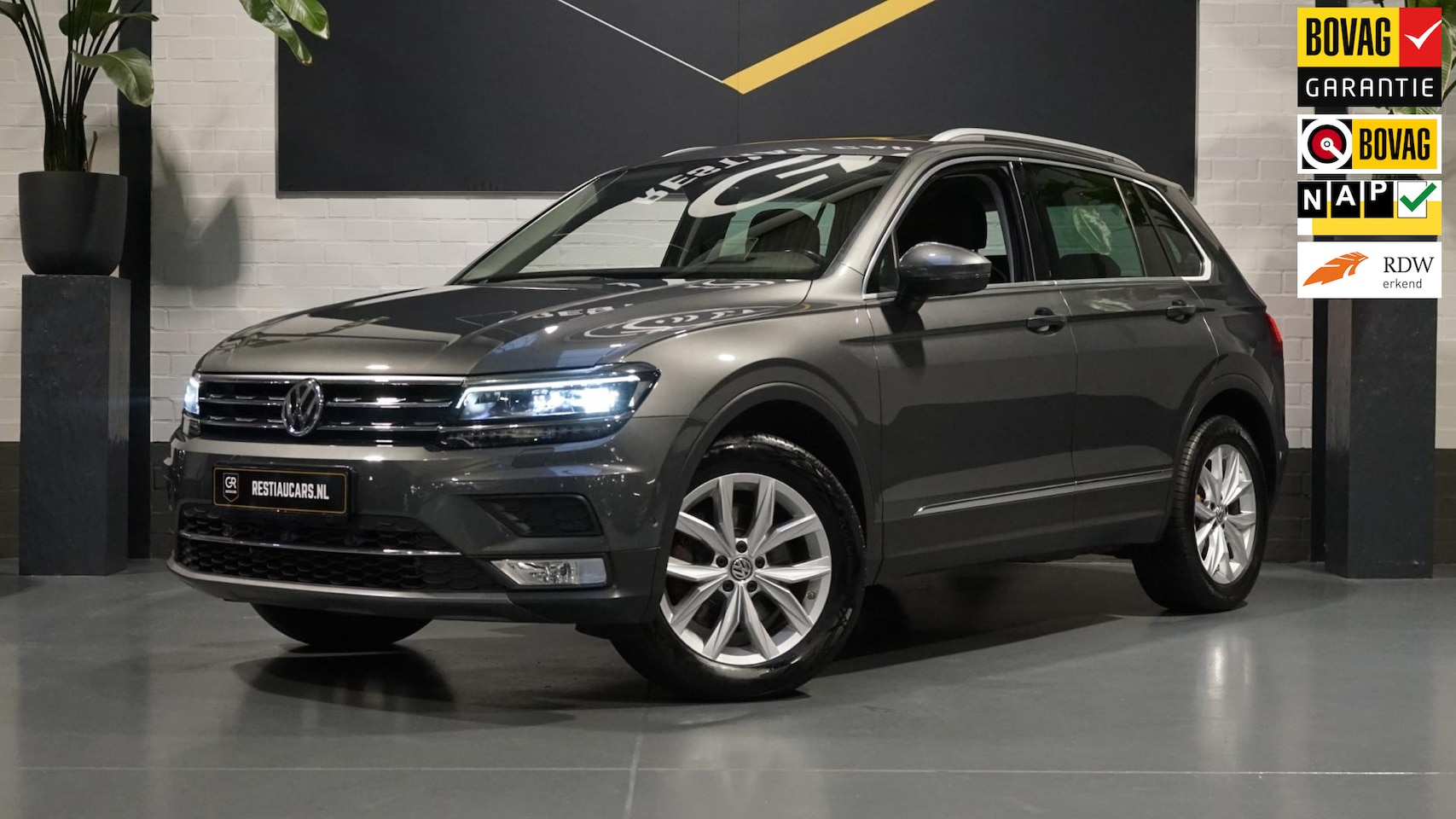 Volkswagen Tiguan - 1.5 TSI Highline AUTOMAAT-ACC-CAMERA-CLIMA-FULL LED-HEADUP-NAVIGATIE-PANORAMA-PDC-STOELVER - AutoWereld.nl