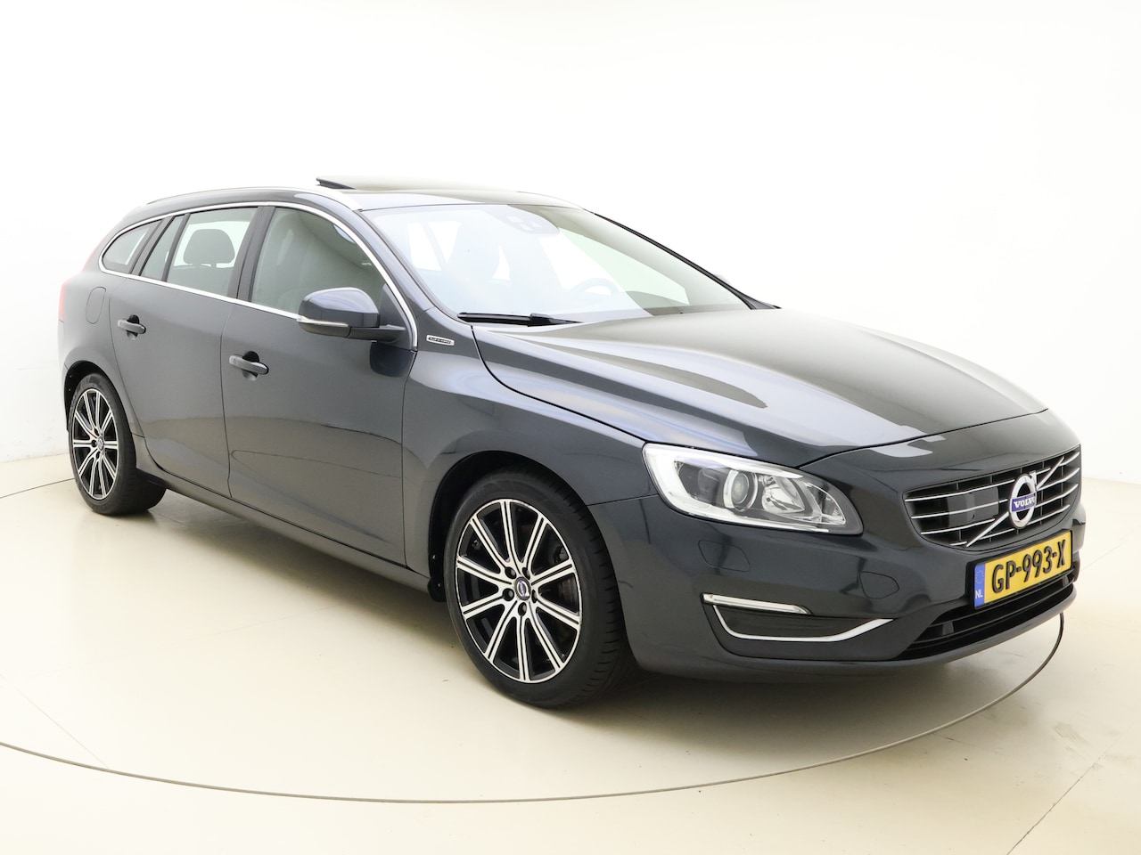 Volvo V60 - 2.4 D6 Twin Engine Summum Leer | Elec Stoel | Schuifdak | Park Assist Camera | Harman Kard - AutoWereld.nl