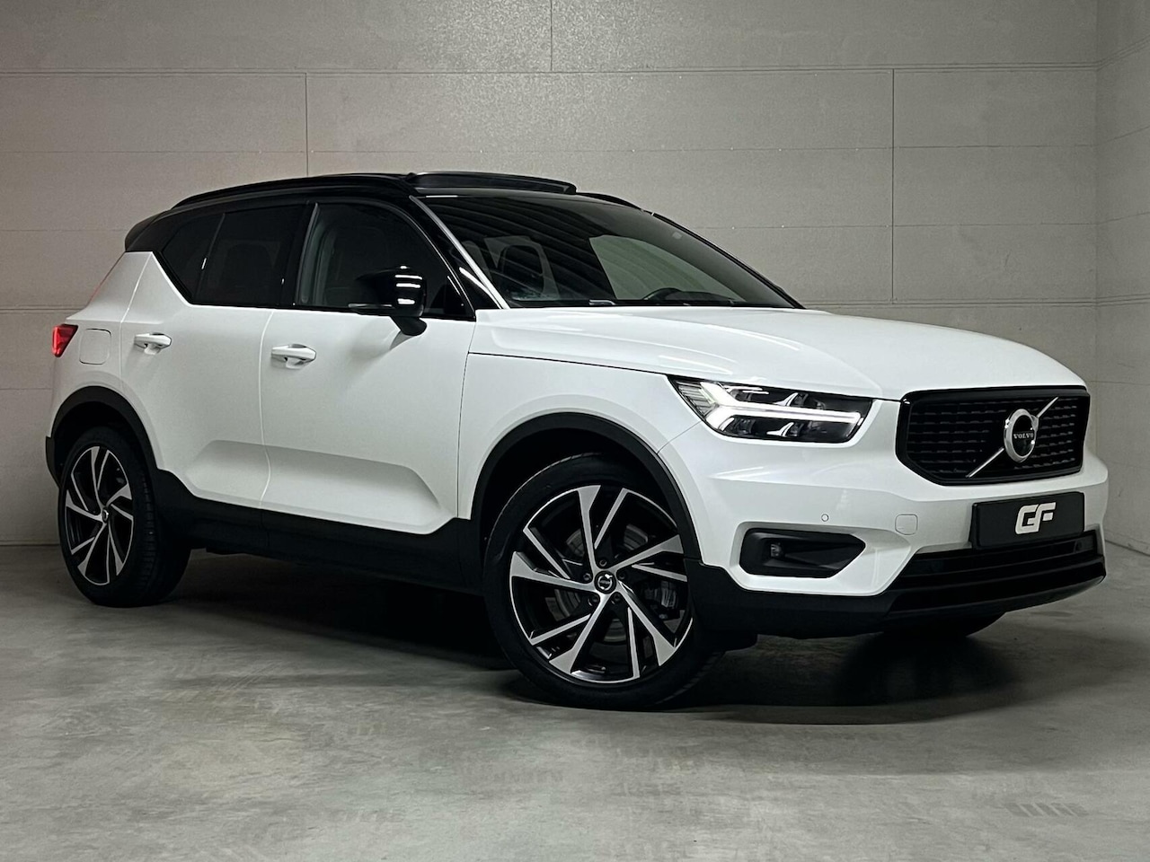 Volvo XC40 - 1.5 T5 Recharge R-Design Pano H/K 360 Cruise NAP - AutoWereld.nl