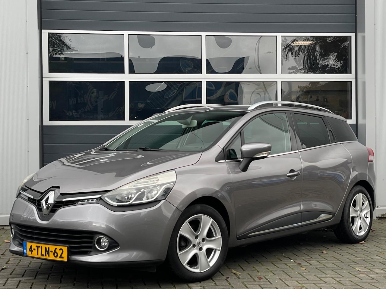 Renault Clio Estate - 0.9 TCe Dynamique | Navi | Keyless | Climate | PDC | Cruise control | Trekhaak | 16'' velg - AutoWereld.nl