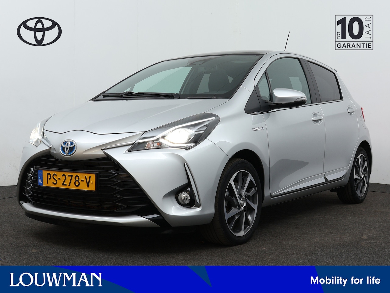 Toyota Yaris - 1.5 Hybrid Premium | Navigatie | LM velgen | Camera | Panoramadak | - AutoWereld.nl