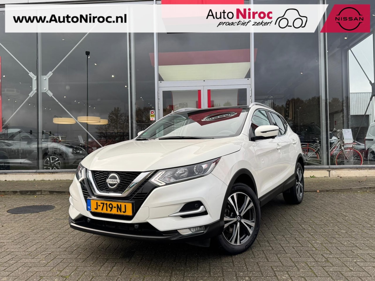 Nissan Qashqai - 1.3 DIG-T N-Connecta | TREKHAAK | 360° CAMERA | PANORAMADAK  | - AutoWereld.nl