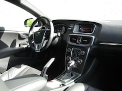 Volvo V40 - T3 152PK GT Polar+ Sport | Pan.dak | Alarm | Cam.achter | Harm.Kard. | Trekh