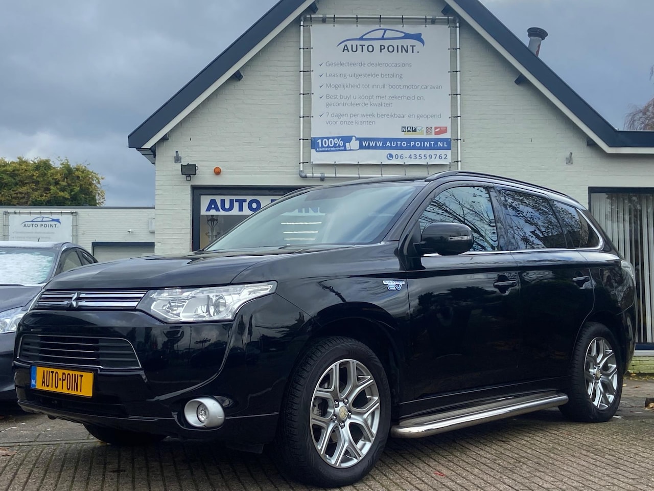 Mitsubishi Outlander - 2.0 PHEV AUT/LEDER/CAMERA/NAVI/SIDEBARS - AutoWereld.nl