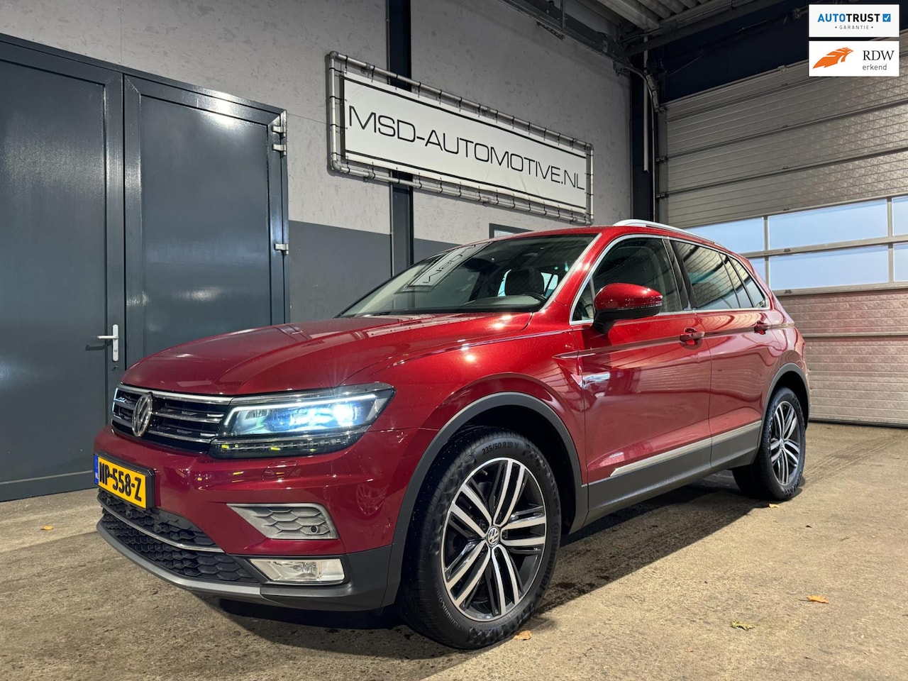 Volkswagen Tiguan - 2.0 TSI 4Motion Highline 179PK Trekhaak Panoramadak Digidash - AutoWereld.nl