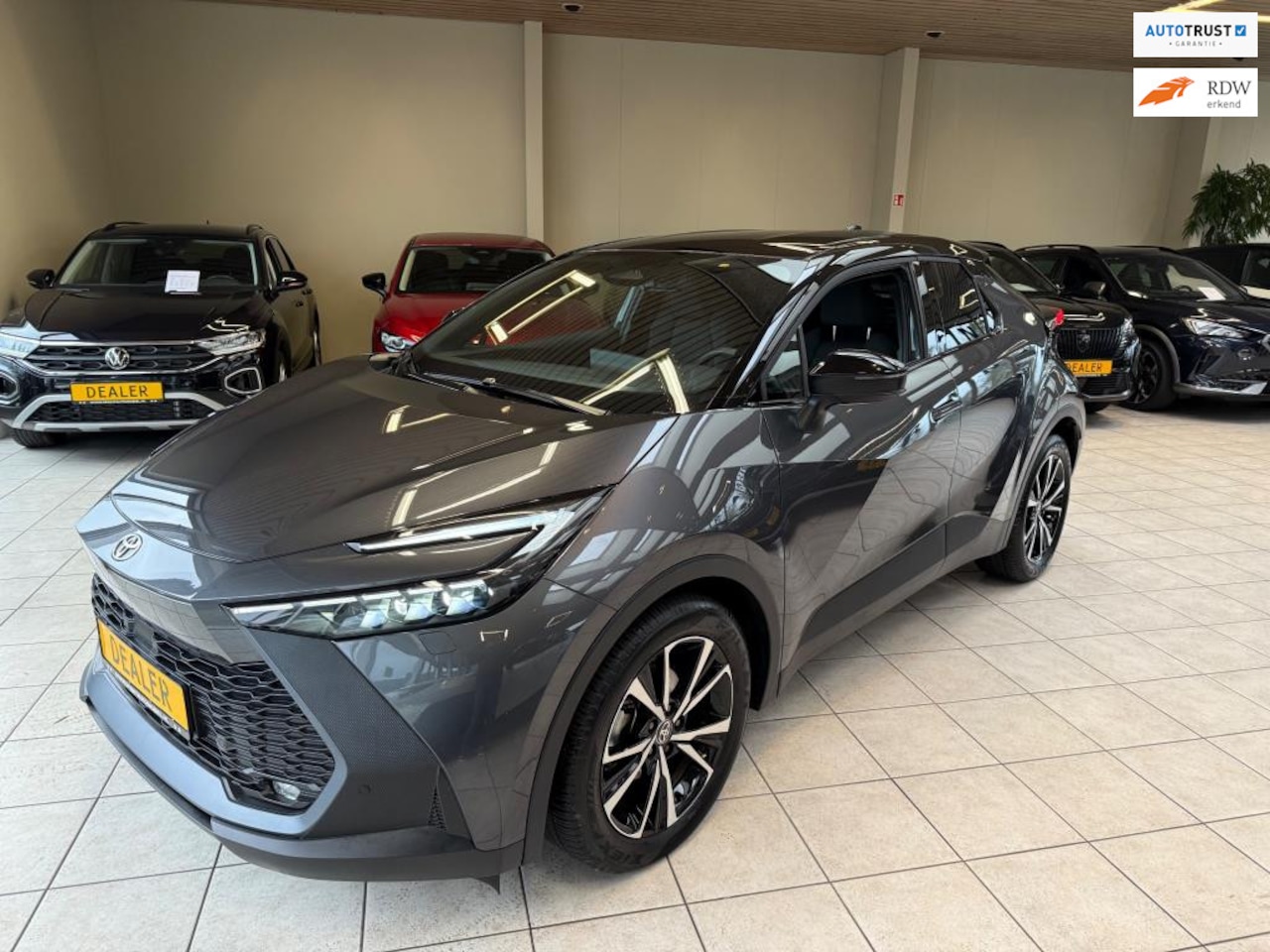 Toyota C-HR - 1.8 Hybrid 140 Dynamic / ACHTERUITRIJCAMERA / CARPLAY - AutoWereld.nl