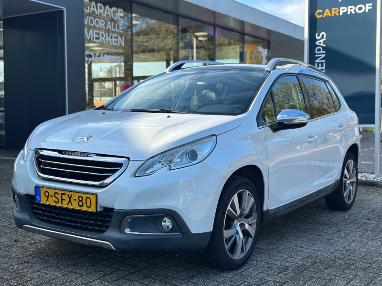 Peugeot 2008 - 1.6 VTi Feline '' Infotainmentsystem - PDC -Pano - Cruise Contro - AutoWereld.nl