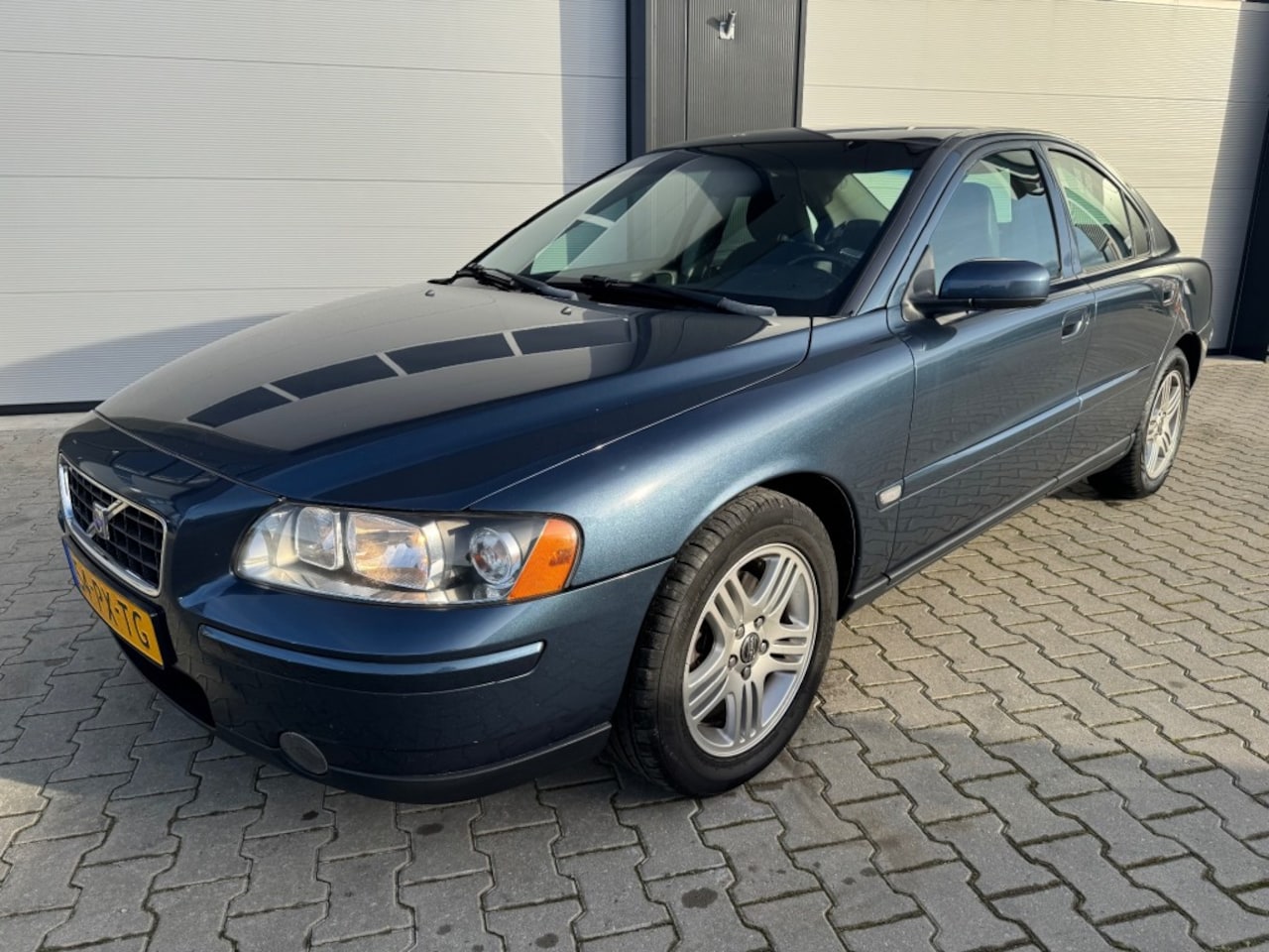 Volvo S60 - 2.4 MOMENTUM / Youngtimer / NAP / Volledige historie / Boekjes a - AutoWereld.nl