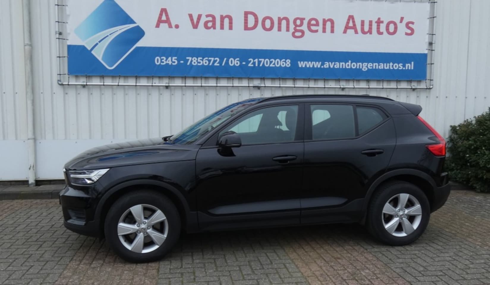 Volvo XC40 - 2.0 T4 MOMENTUM Automaat,Camera,Led,DealerOH - AutoWereld.nl